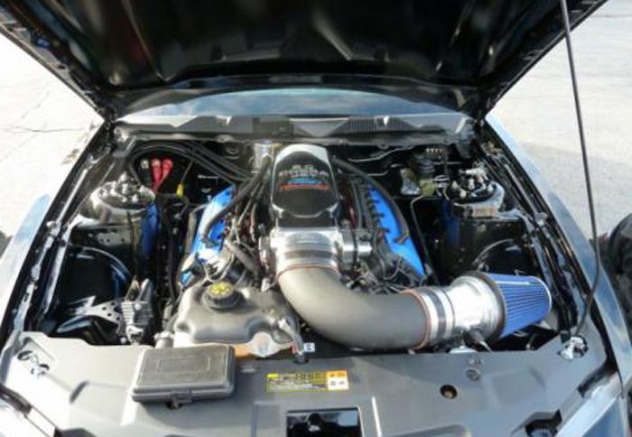 Υπάρχει η επιλογή για ατμόσφαιρικό ή υπερτροφοδοτούμενο μοτέρ 5,0 λίτρων.